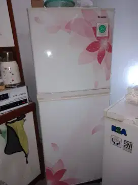 Dijual Kulkas Sharp 2 Pintu Rusak