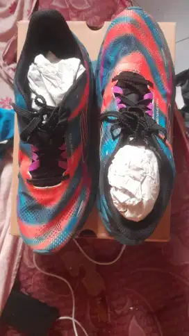 Sepatu Running Nineteen
