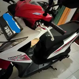 Honda Beat Putih Merah