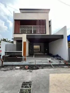 Rumah Mewah 2 Lantai Dekat Kampus UGM Jl Palagan Km 1