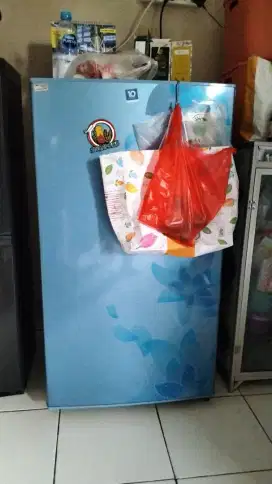 Kulkas bekas 1 pintu merk sharp
