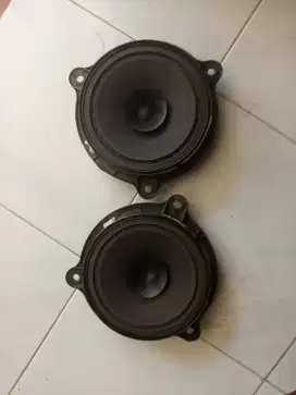 Speaker pintu mobil