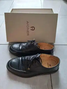 Sepatu aigner pria