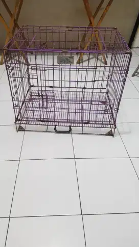 Kandang besi ukuran 60 x 40 cm.