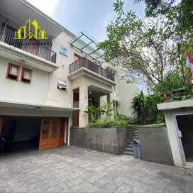 Disewakan Cepat Rumah 2 Lantai 4 kamar Tidur Luas Dan Terawat Senopati