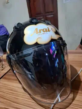 helm Arai limited edition dan sepatu yellow corn