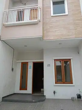 Jual Cepat Rumah 3 Lantai Siap Huni di Sunter 82m2