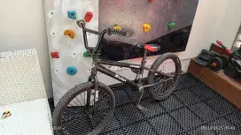 Sepeda BMX Keren warna hitam jarang di pakai