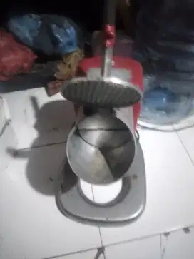 Serutan es batu listrik