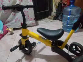 Sepeda anak kecil