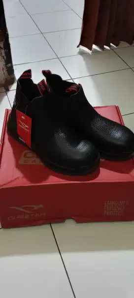 Sepatu safety cheetah baru