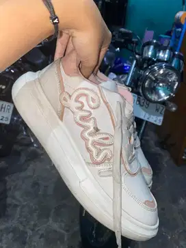 SEPATU CONVERS DAN SEPATU LOKAL BRAND