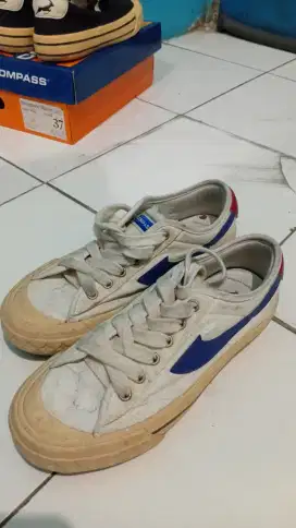 SEPATU COMPASS RETROGRADE LOW WHITE BLUE