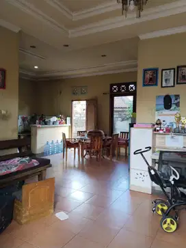 Dijual rumah minimalis bertata ruang bali di jantung kota gianya