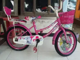 Sepeda anak cewek uk 16