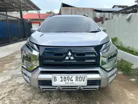 All new xpander cross premium metic