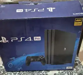 Playstation ⁴ Pro.