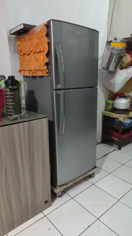Kulkas 2 pintu LG