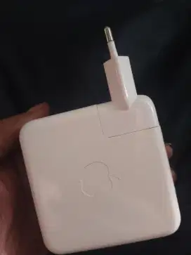 Power adapter asli  Apple 61W usb C