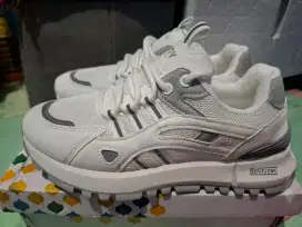 Sneakers DNY - Sepatu Olahraga Wanita Terbaru