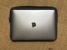 Macbook Pro M1 13 inch 512GB, jarang dipakai & no minus