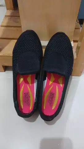 Jual sepatu wanita SKECHERS
