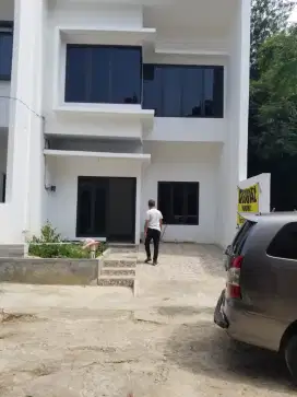 Dijual Rumah 2 Lt Siap Huni Condet