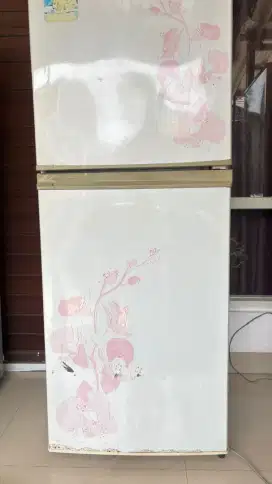 kulkas sharp pintu 2