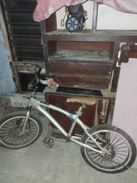 Bmx nganngur digudang