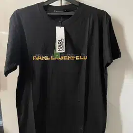 Kaos pria Karl L