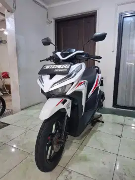 HONDA VARIO 125 CBS ISS TAHUN 2018, PUTIH LIS MERAH ISTIMEWA