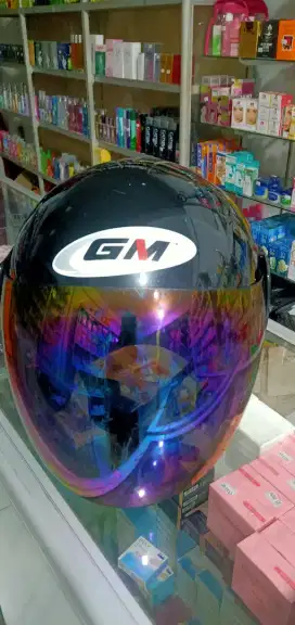 Dijual helm GM ori kondisi sangat mulus jarang pakai