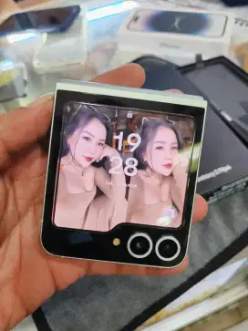 Samsung zflip 6 mint 256 gb mulus 99% istimewa garansi sein 1 tahun