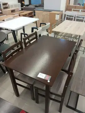 Meja makan set 4 kursi