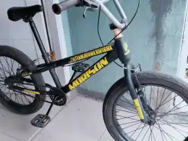 Sepeda BMX Morisson ban jumbo 20
