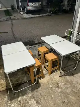 Meja lipat dan kursi