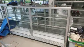 Etalase kaca 2 meter