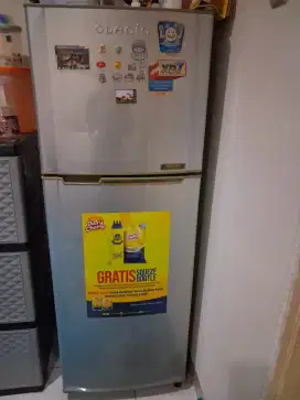 Dijual kulkas 2 pintu Merk Glacio ( Bekas )