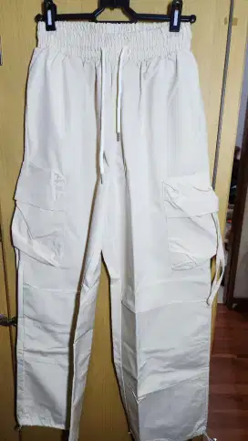 CELANA KARGO PREMIUM BANGKOK