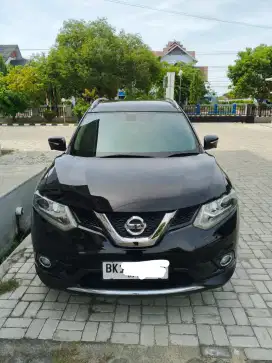 Di jual Nissan Xtrail tipe Xt cvt 2.5 matic tahun 2015 plat BK hitam