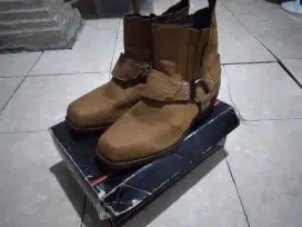 Sepatu boot coklat no.40