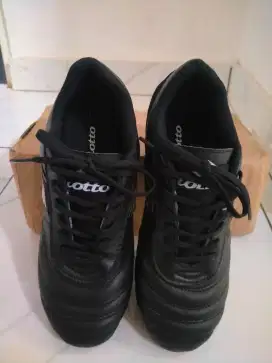 Dijual sepatu bola ukuran 41 sudah di jahit