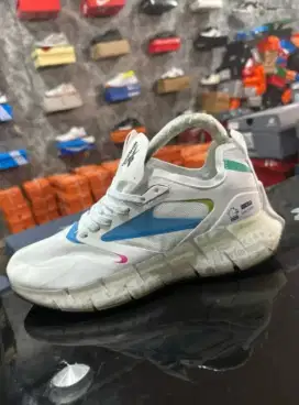 Sepatu running reebok  sepatu lari sepatu olahraga sepatu baru casual