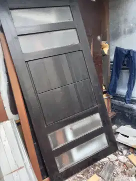 Pintu bekas dan geser