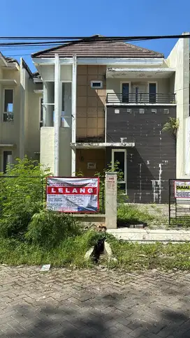 Dijual Via Lelang, Rumah di Green Semanggi Mangrove Surabaya Kosong