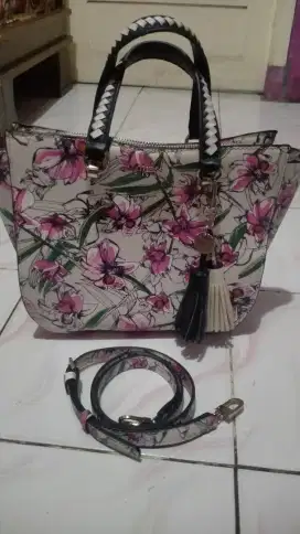 Tas wanita GUESS 1981