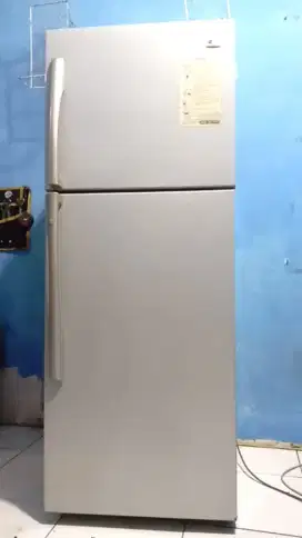 Kulkas 2pintu merek LG jumbo