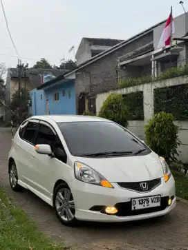 Honda Jazz GE8 RS AT 2010 Istimewa surat lengkap pajak isi mobil mulus