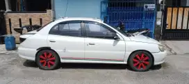 KIA Rio Tahun 2005 Warna Putih 1.5cc