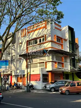 Dijual Ruko Hook Ex Resto 3 Lantai di Jl. Poros Kauman, Klojen Malang